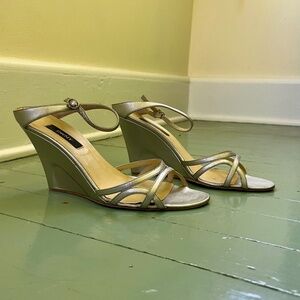 DKNY “Addie In-Step” Wedge Sandal Platinum Vintage